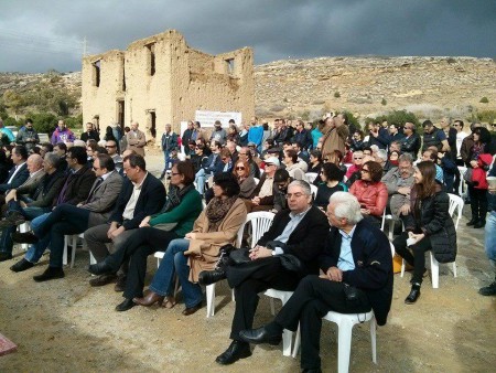 Στην εκδήλωση ίδρυσης της Κίνησης για Ομοσπονδιακή Κύπρο από Ελληνοκύπριους και Τουρκοκύπριους διανοούμενους, πολιτικούς και ακτιβιστές (14/12/2014, Αγιος Σωζόμενος, Επαρχία Λευκωσίας, Κύπρος). Διακρίνεται και ο πρώην Πρόεδροςτης Κύπρου, Γιώργος Βασιλείου