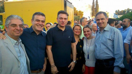 Τελική συγκέντρωση του ‪NAI‬ στο Δημοψήφισμα στην Αθήνα (Παναθηναϊκό Στάδιο, 3/7/15), με στελέχη του ΚΙΝΗΜΑΤΟΣ Δημοκρατών Σοσιαλιστών (από αριστερά: Θόδωρος Τσίκας, Χρήστος Αηδόνης,Θάνος Μωραϊτης, Κατερίνα Κολτσίδα,Νεφέλη Σωτηροπούλου,Φίλιππος Σαχινίδης