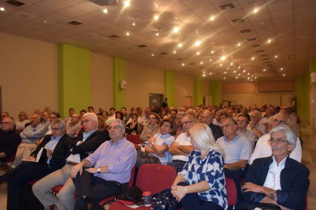 Στην σύσκεψη στελεχών (στο κέντρο της φωτο) από το Λεκανοπέδιο Αττικής του ΚΙΝΗΜΑΤΟΣ Δημοκρατών Σοσιαλιστών, με εισηγητή τον πρώην υπουργό, Δημήτρη Ρέππα (14/10/16)