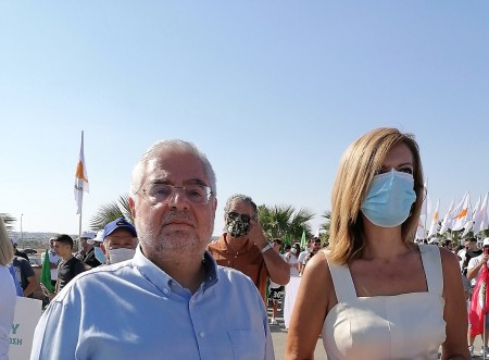 Στην εκδήλωση και πορεία Ελληνοκυπρίων και Τουρκοκυπρίων από την Δερύνεια ως το οδόφραγμα πριν την Αμμόχωστο. Ως αντιπροσωπεία Πρωτοβουλίας Ειρήνης και Αλληλεγγύης στην Κύπρο-Έτος Κύπρου, με πρόσκληση ΑΚΕΛ. Κύπρος, 3/10/2021